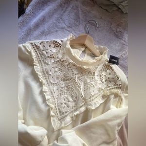 Cable knit crew neck embroidered sweater